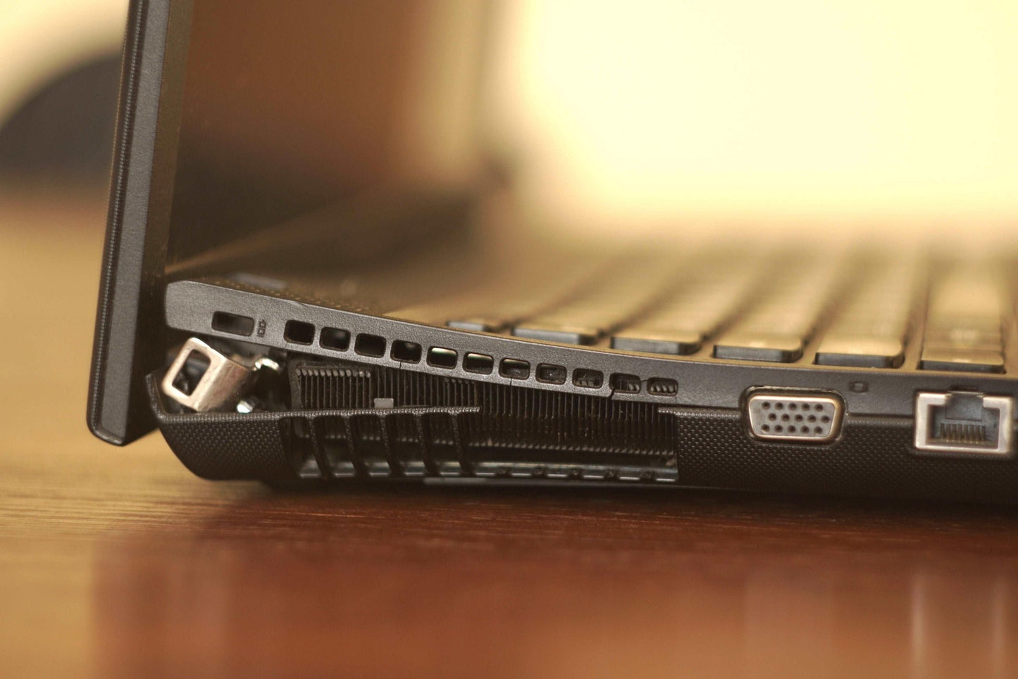 Reparatii Carcasa Laptop